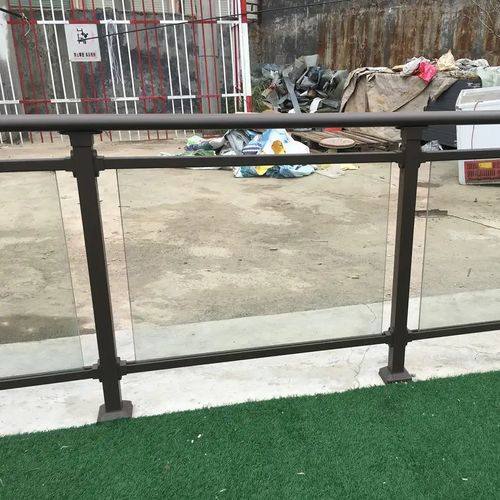 阳台栏杆常见种类介绍 为安全与美感加道防线